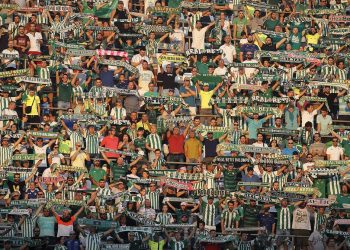 Afición del Betis animando a su equipo. | Imagen: perfil de X @RealBetis.