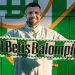 Aitor Ruibal posando con una bufanda del Betis. | Imagen: perfil de X @RealBetis.