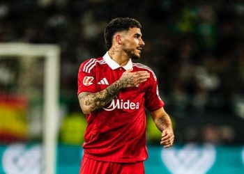 El Sevilla tira de casta y coraje para rescatar un punto de oro en La Cartuja