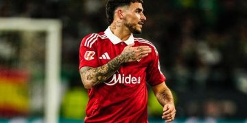 El Sevilla tira de casta y coraje para rescatar un punto de oro en La Cartuja