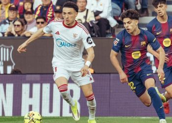 La defensa del Sevilla vuelve a las andadas