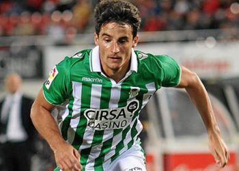 Juankar disputando un partido con el Real Betis. | Imagen: X.