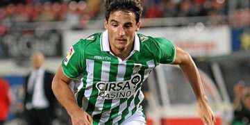 Juankar disputando un partido con el Real Betis. | Imagen: X.