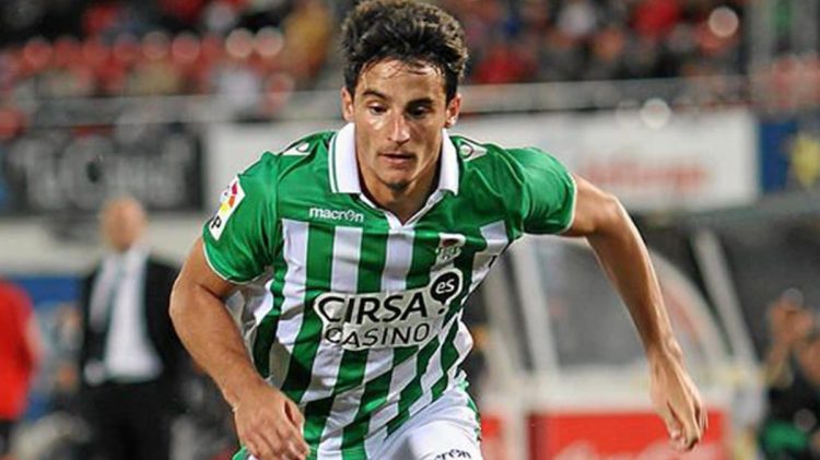 Juankar disputando un partido con el Real Betis. | Imagen: X.