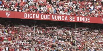 Afición del Sevilla animando al equipo en un partido en el Ramón Sánchez-Pizjuán. | Imagen: página web Sevilla FC.