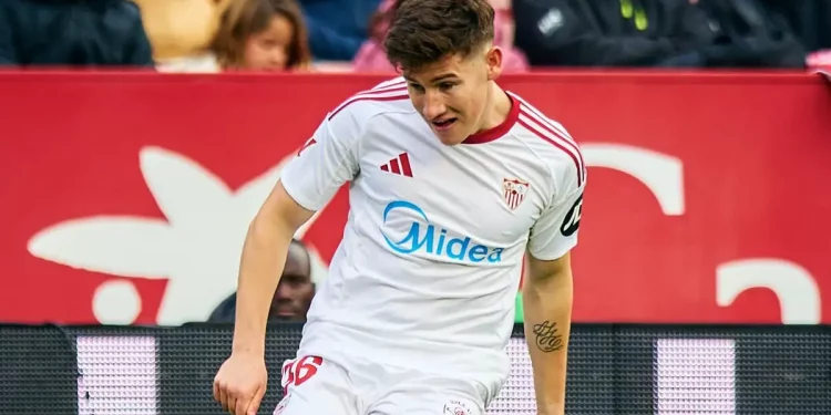 Oso disputando un partido con el Sevilla FC. | Imagen: página web Sevilla FC.