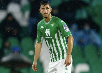 Guido Rodríguez disputando un partido con el Betis. | Imagen: X.
