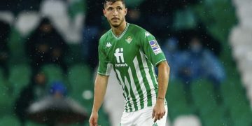 Guido Rodríguez disputando un partido con el Betis. | Imagen: X.