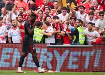 Akor Adams celebrando el gol anotado en el Rayo Vallecano - Sevilla FC. | Imagen: página web Sevilla FC.