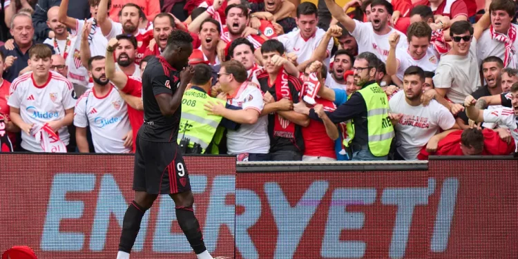 Akor Adams celebrando el gol anotado en el Rayo Vallecano - Sevilla FC. | Imagen: página web Sevilla FC.