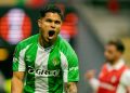 Cucho Hernández, del Betis, celebra su gol ante el Braga | Foto: Real Betis