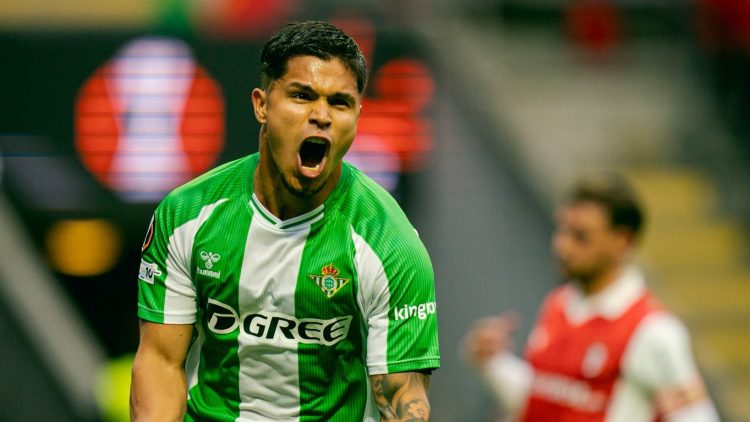 Cucho Hernández, del Betis, celebra su gol ante el Braga | Foto: Real Betis