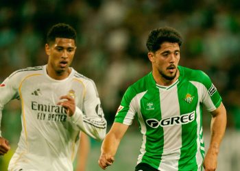 Fornals (Real Betis) y Bellingham (Real Madrid) durante el choque en La Cartuja | Foto: RBB