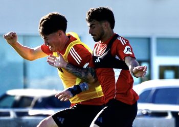 Futbolistas del Sevilla realizando un ejercicio durante un entrenamiento. | Imagen: Sevilla.