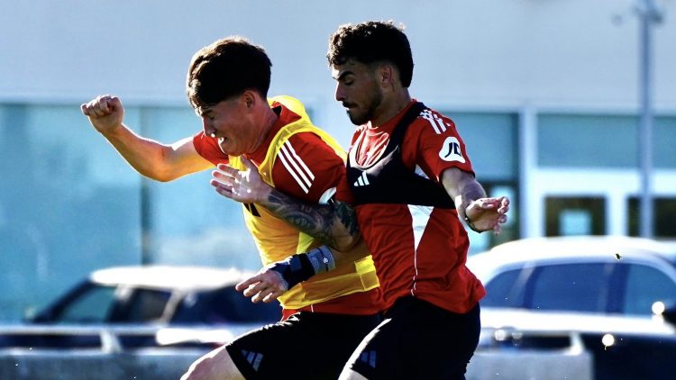 Futbolistas del Sevilla realizando un ejercicio durante un entrenamiento. | Imagen: Sevilla.