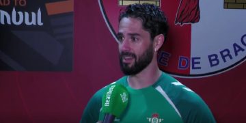 Isco ve «la luz» y ejerce de capitán del Betis