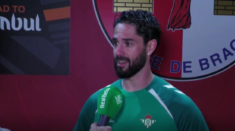 Isco ve «la luz» y ejerce de capitán del Betis