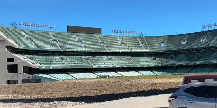 Las máquinas ya ruedan en el nuevo Benito Villamarín: El Betis reanuda las obras