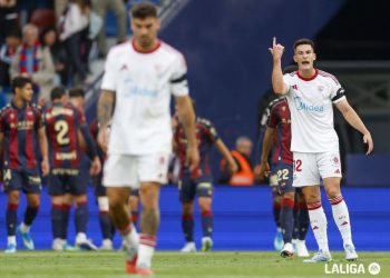 Un Sevilla entre el tren de la bruja y el pasaje del terror