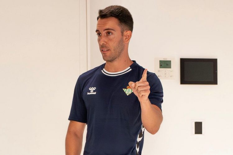 Javier Medina, exentrenador del Betis Deportivo: «Mi espina clavada es no haber sido yo mismo»