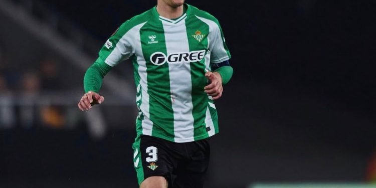 Contratiempo para el Betis: Llorente es baja para el Girona