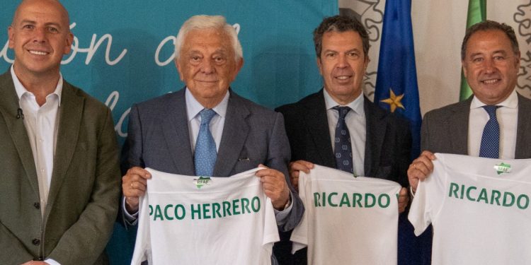 Representantes del X Festival Otras Capacidades y el Campeonato de Andalucía de selecciones provinciales inclusivo de fútbol y de la RFAF. | Imagen: RFAF.