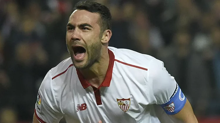 Iborra celebrando un gol con la camiseta del Sevilla. | Imagen: página web Sevilla FC.