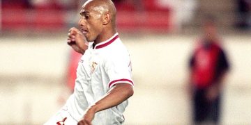 Darío Silva disputando un partido con el Sevilla. | Imagen: X.