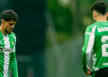 Pablo Fornals y Marc Roca durante el Sporting de Braga-Real Betis. | Imagen: perfil de X @RealBetis.