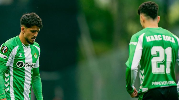 Pablo Fornals y Marc Roca durante el Sporting de Braga-Real Betis. | Imagen: perfil de X @RealBetis.