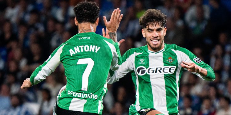 Antony y Ez Abde celebran el primer gol del Real Betis ante la Real Sociedad | Imagen: RBB