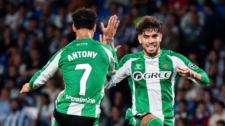 Antony y Ez Abde celebran el primer gol del Real Betis ante la Real Sociedad | Imagen: RBB