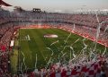 La afición del Sevilla recibiendo a los jugadores en el partido que tuvo lugar contra el Manchester United. | Imagen: X.