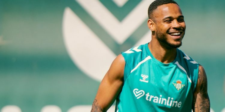 Natan realizando un ejercicio en un entrenamiento del Betis. | Imagen: perfil de X @RealBetis.