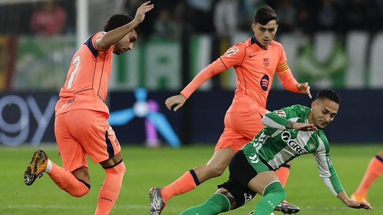 Antony, en una acción del Betis-Barcelona. | Imagen: X.