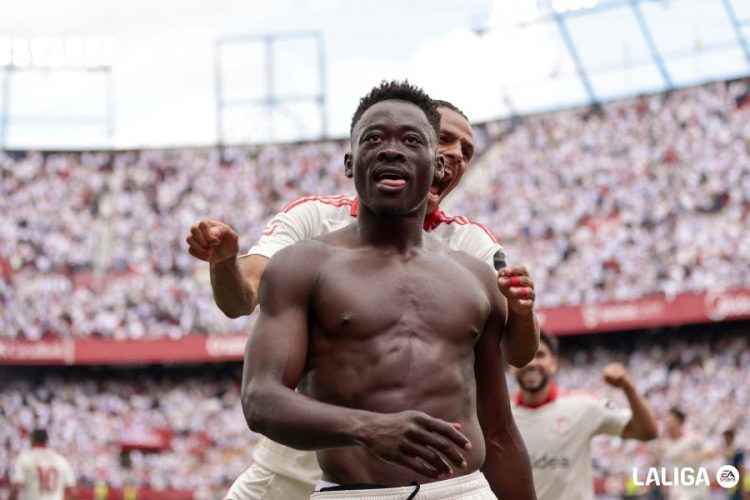 El Sevilla tira de épica con una remontada que acerca la permanencia
