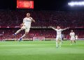 Alexis devuelve el pulso al Sevilla en el manicomio de Nervión