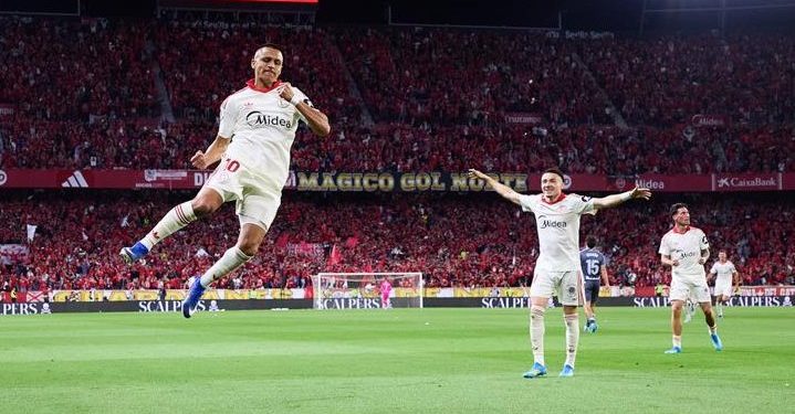 Alexis devuelve el pulso al Sevilla en el manicomio de Nervión