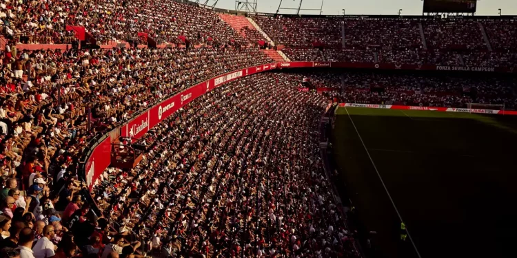 El sevillismo animando a su equipo en el Ramón Sánchez-Pizjuán. | Imagen: página web Sevilla FC.