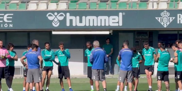 El Betis vuelve a los entrenamientos con la alegría por bandera