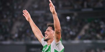 Pablo Fornals celebra su gol en el Real Betis - Elche CF
