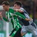 Lo Celso disputando el balón contra un jugador de la Real Sociedad. | Imagen: X.